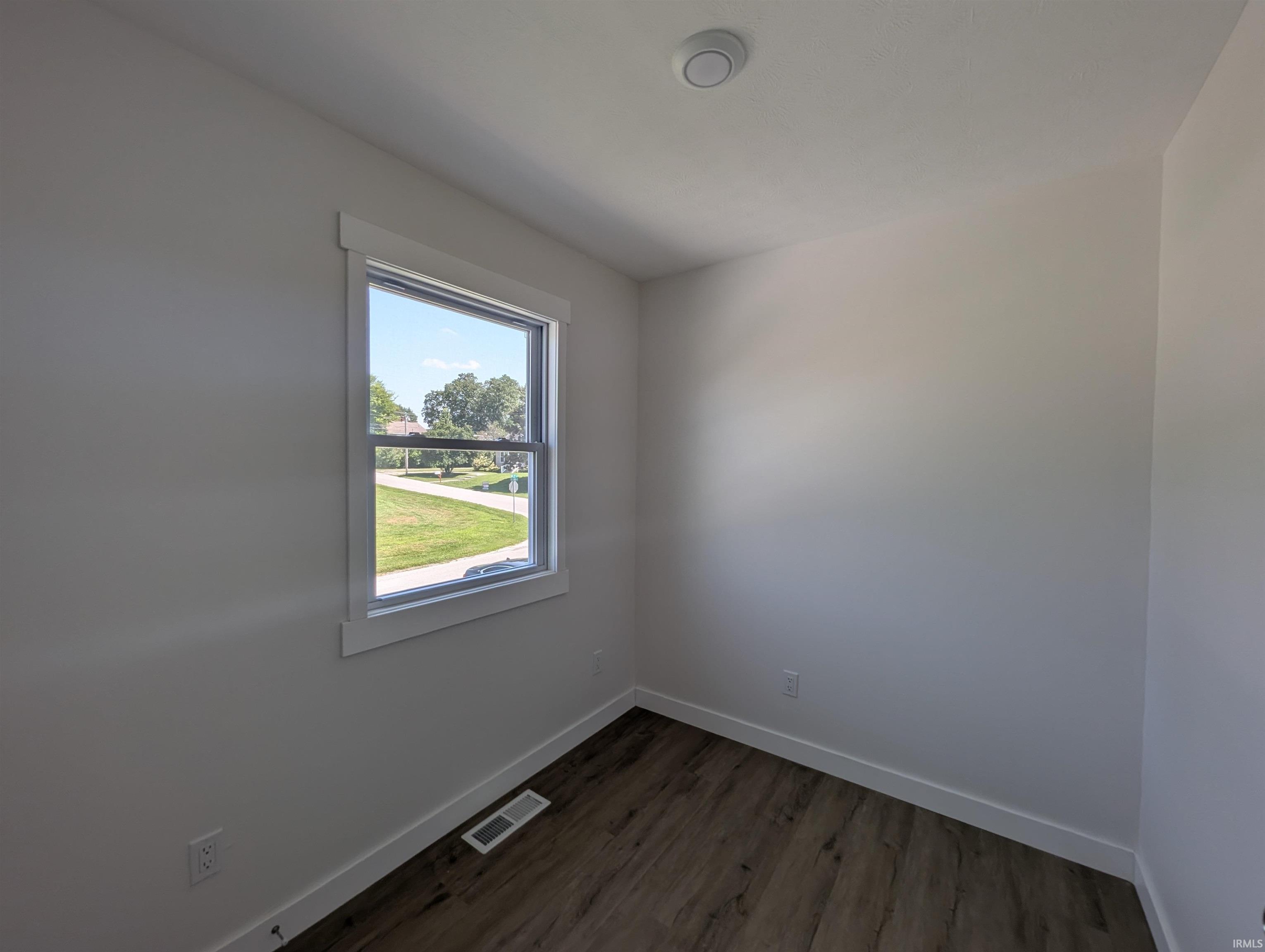 811 Southwest 1st Street Washington, IN 47501 - Photo 15 of 25