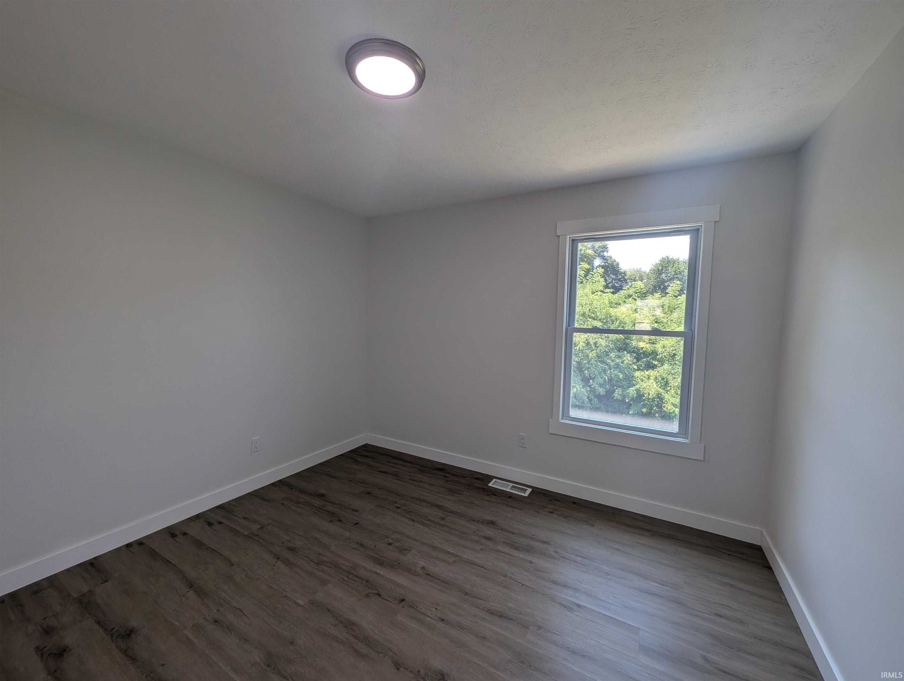 811 Southwest 1st Street Washington, IN 47501 - Photo 23 of 25