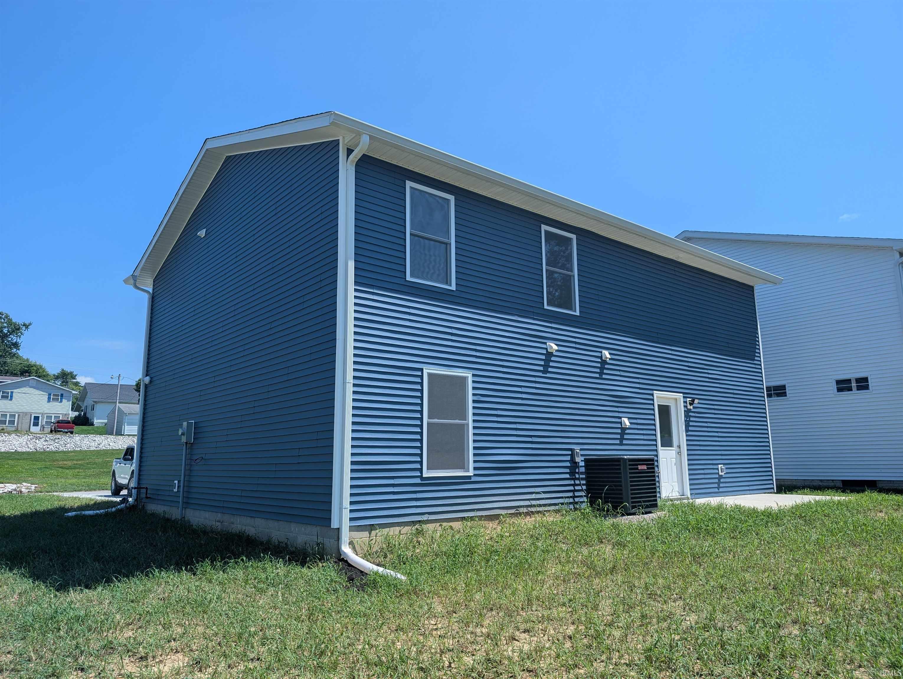 811 Southwest 1st Street Washington, IN 47501 - Photo 4 of 25