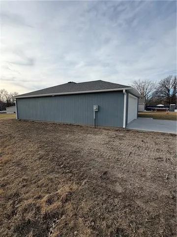 $249,999 | 207 West 2nd Street, Creighton, MO 64739