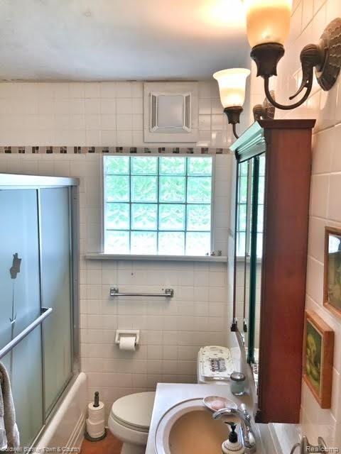 4359 Fenton Road Burton, MI 48529 - Photo 17 of 23 Gallery Image 17
