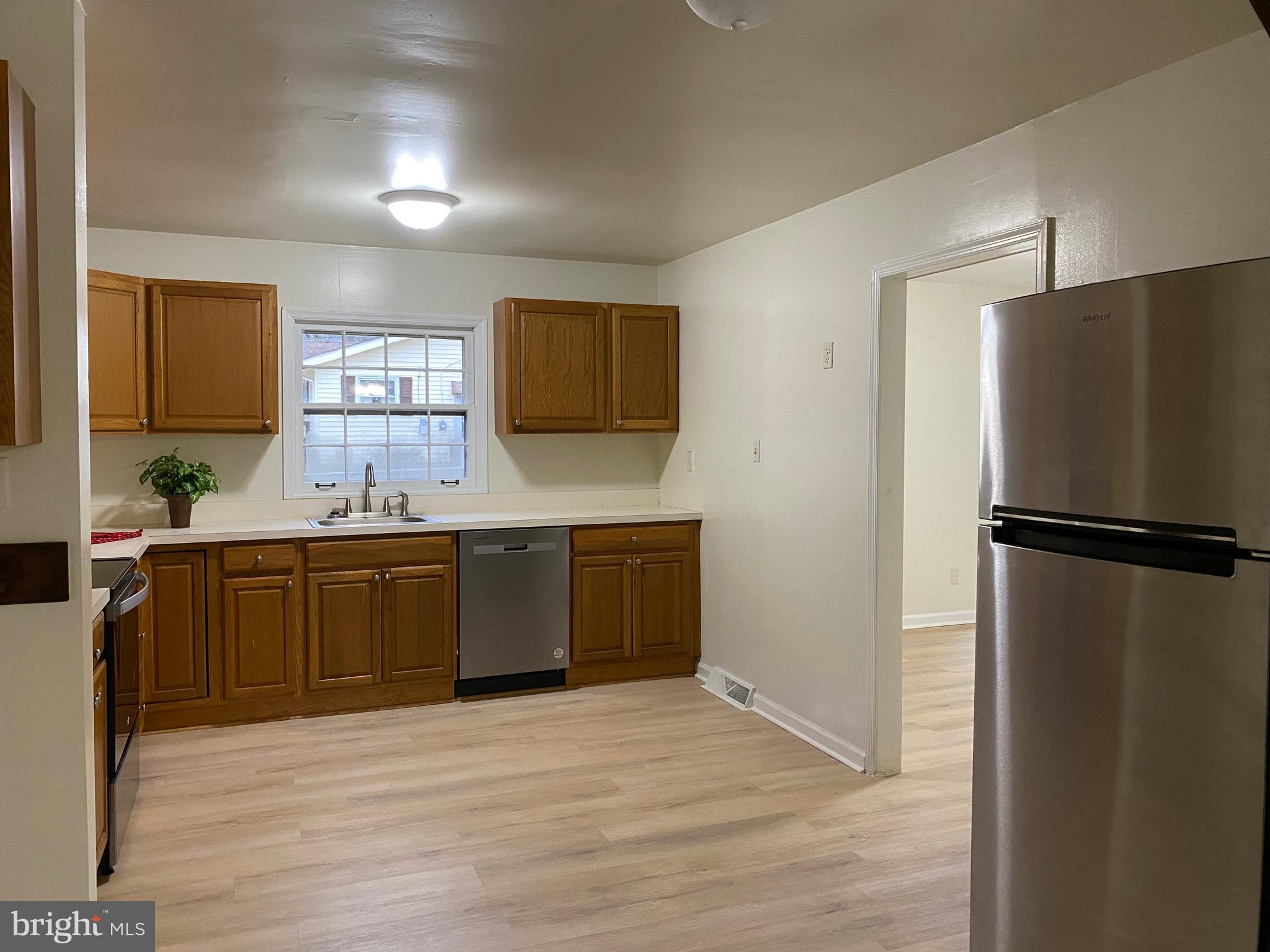 45255 Cove Manor Road California, MD 20619 - Photo 6 of 15 kitchen w/ new stainless appliances