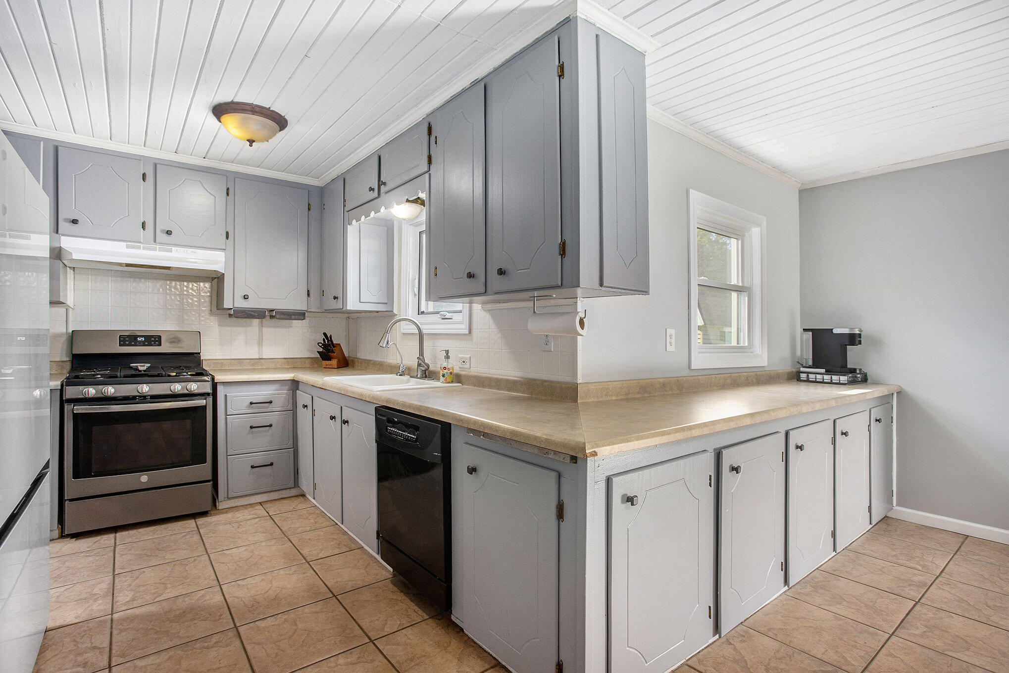 17666 South Fisher Lake Road Three Rivers, MI 49093 - Photo 8 of 21 008_581a7896