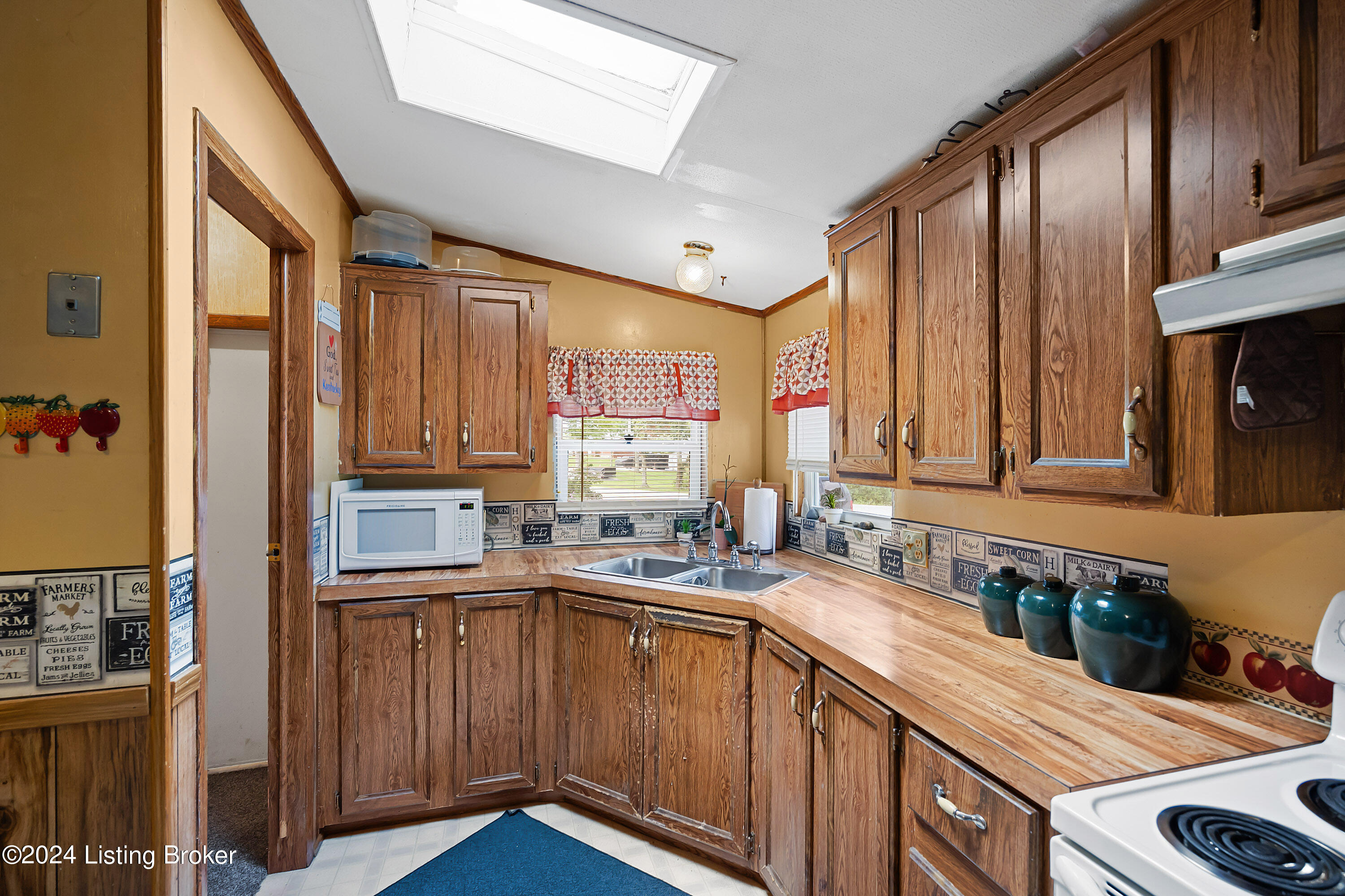 2990 Hickory Ridge Road Waddy, KY 40076 - Photo 8 of 29 010