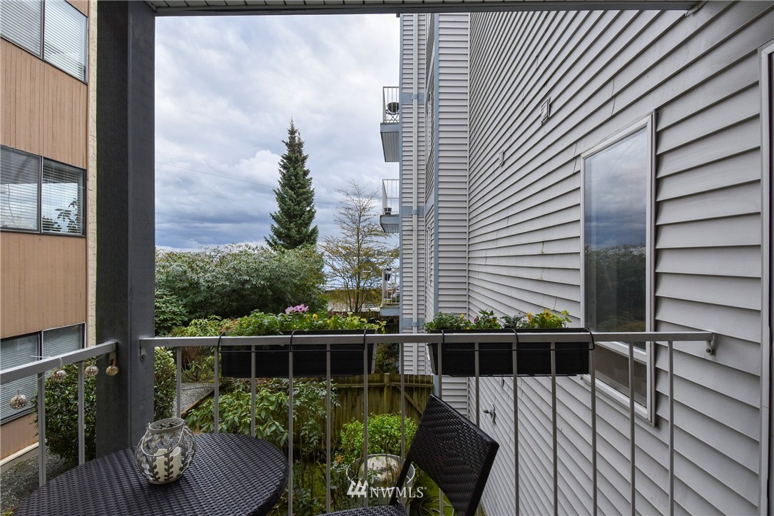 2419 8th Avenue North, Unit 202 Seattle, WA 98109 - Photo 11 of 19