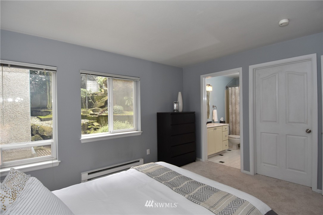 2419 8th Avenue North, Unit 202 Seattle, WA 98109 - Photo 13 of 19