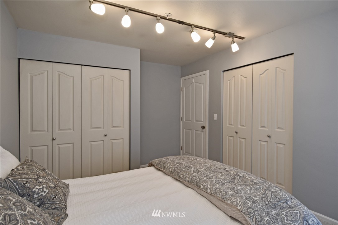 2419 8th Avenue North, Unit 202 Seattle, WA 98109 - Photo 16 of 19