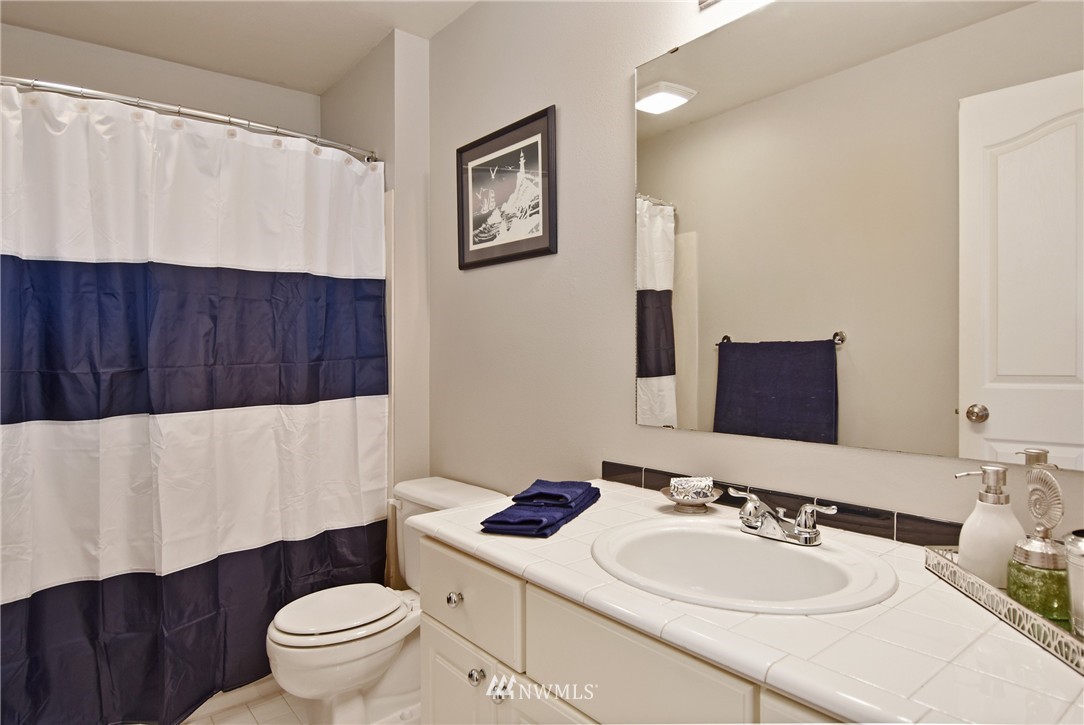 2419 8th Avenue North, Unit 202 Seattle, WA 98109 - Photo 17 of 19