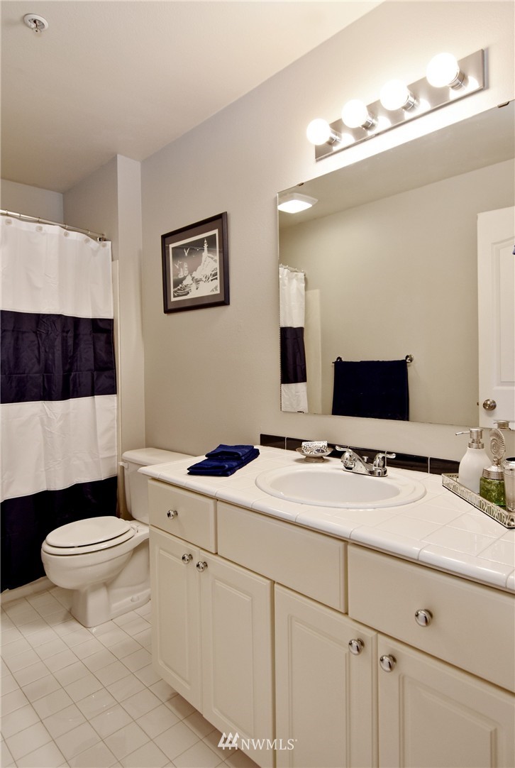 2419 8th Avenue North, Unit 202 Seattle, WA 98109 - Photo 18 of 19