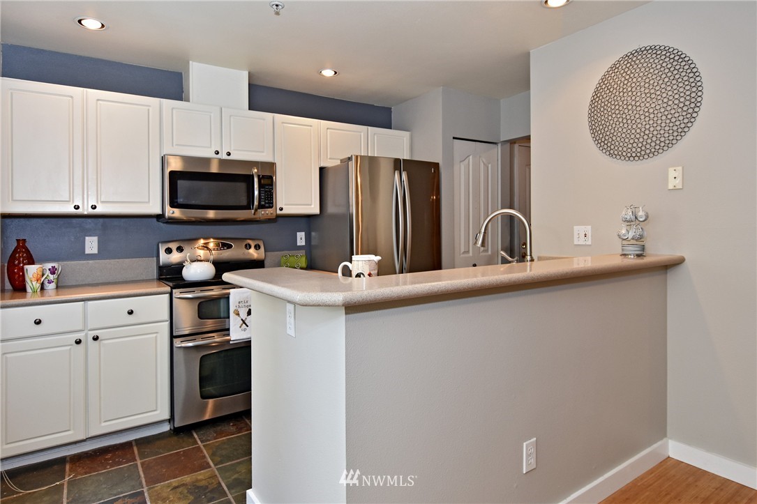 2419 8th Avenue North, Unit 202 Seattle, WA 98109 - Photo 9 of 19