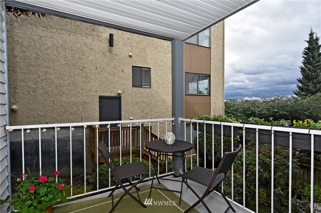 2419 8th Avenue North, Unit 202 Seattle, WA 98109 - Photo 10 of 19