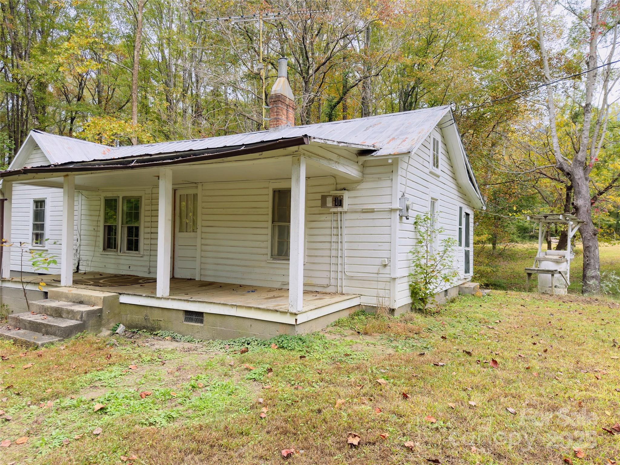 6091 Nowlings Chapel Road Morganton, NC 28655 - Photo 2 of 15