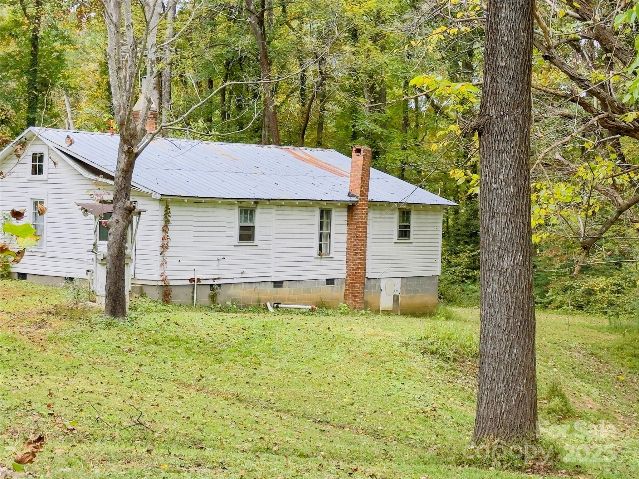 6091 Nowlings Chapel Road Morganton, NC 28655 - Photo 3 of 15