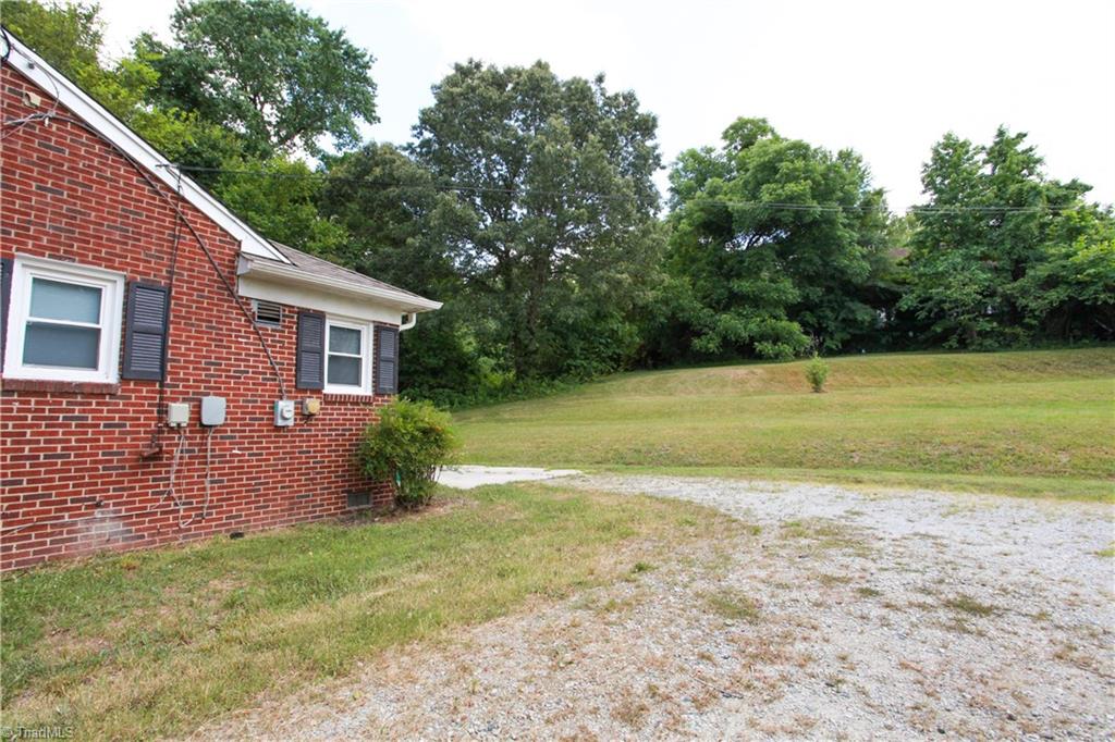 1002 East Fairfield Road High Point, NC 27263 - Photo 4 of 22 Gallery Image 4