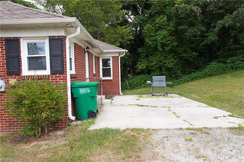1002 East Fairfield Road High Point, NC 27263 - Photo 5 of 22 Gallery Image 5