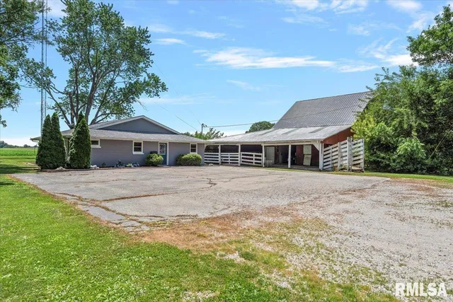 $128,500 | 900 East Union Street, Nokomis, IL 62075