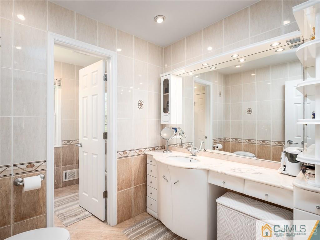 179 Fern Road East Brunswick, NJ 08816 - Photo 19 of 25 Gallery Image 19