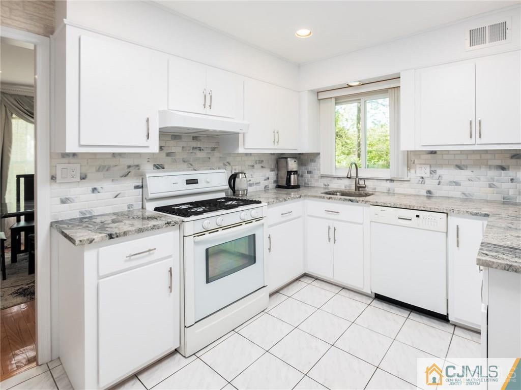 179 Fern Road East Brunswick, NJ 08816 - Photo 9 of 25 Gallery Image 9
