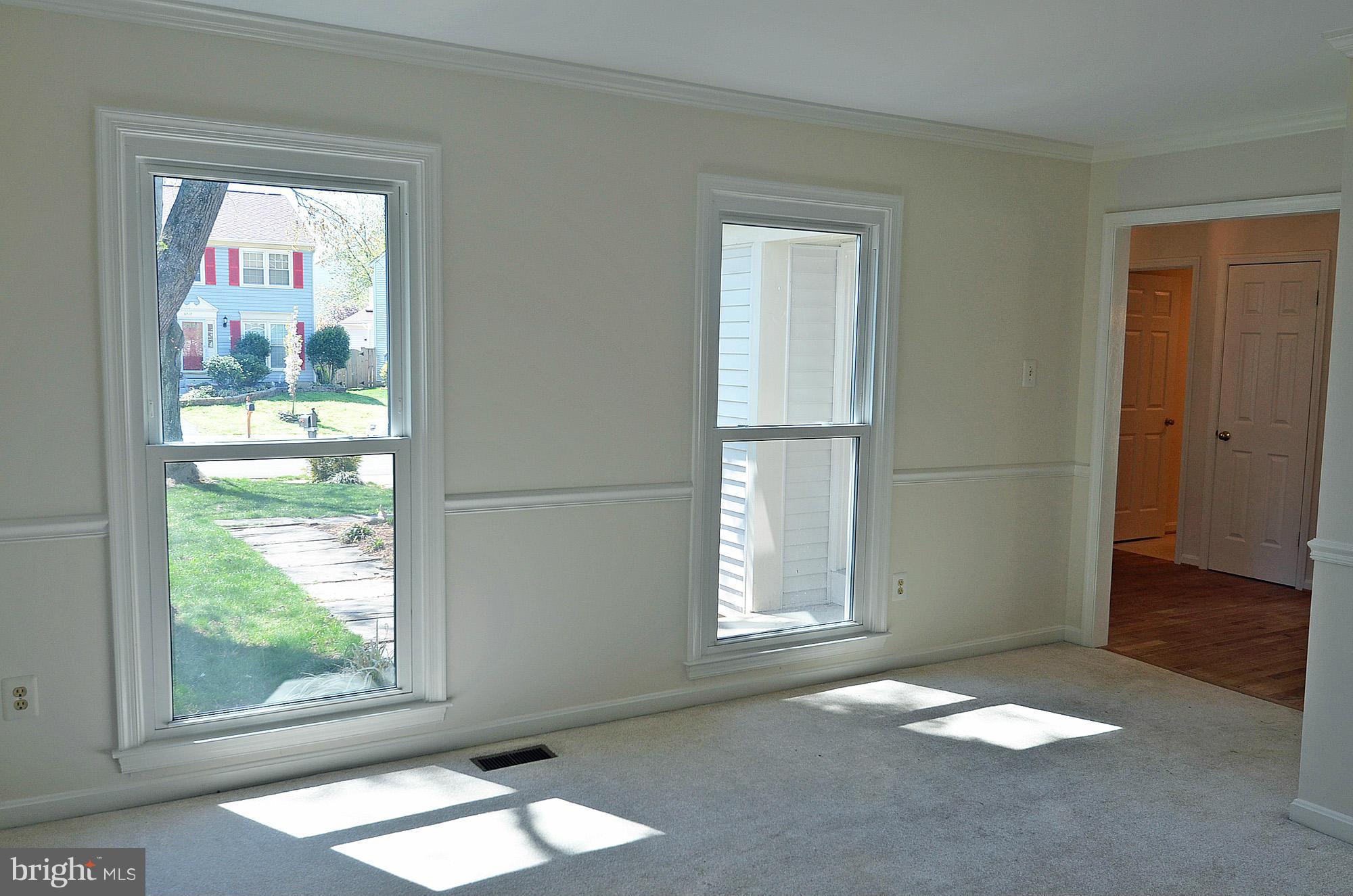 6718 Morning Ride Circle Alexandria, VA 22315 - Photo 11 of 30 LR w/Crown Moulding