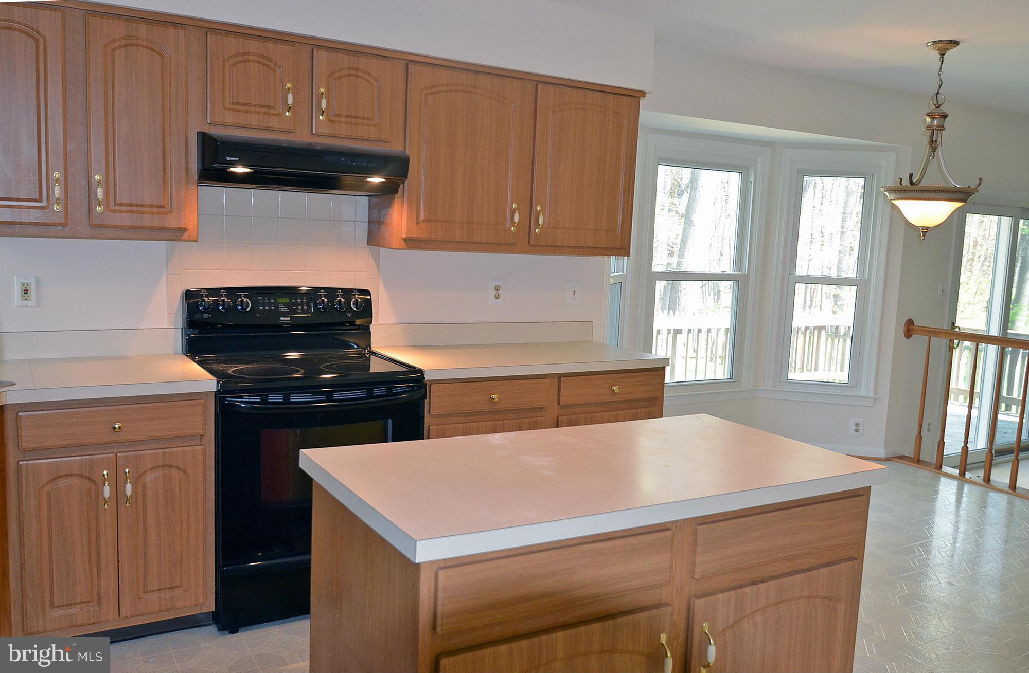 6718 Morning Ride Circle Alexandria, VA 22315 - Photo 17 of 30 Breakfast Area w/Bay Window Bump-out