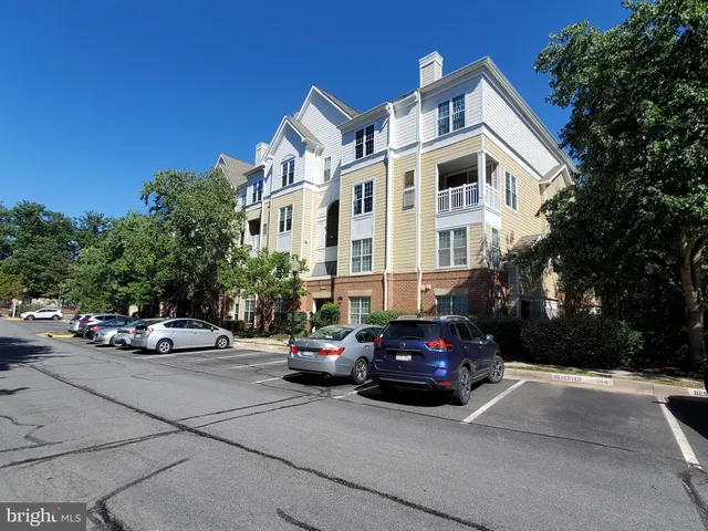 $1,800 | 2203 Westcourt Lane, Unit 102, Herndon, VA 20170