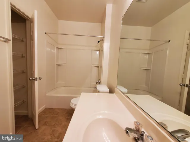 $1,800 | 2203 Westcourt Lane, Unit 102, Herndon, VA 20170