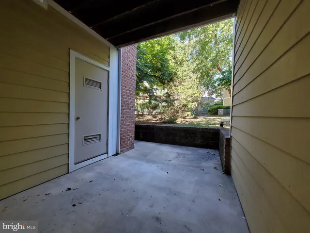 $1,800 | 2203 Westcourt Lane, Unit 102, Herndon, VA 20170