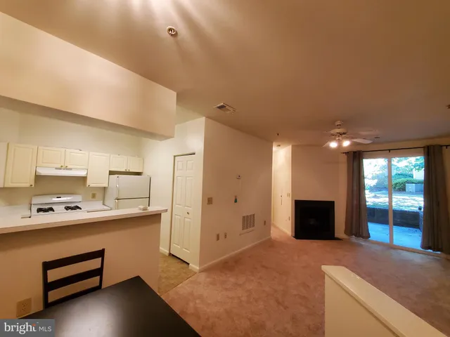 $1,800 | 2203 Westcourt Lane, Unit 102, Herndon, VA 20170