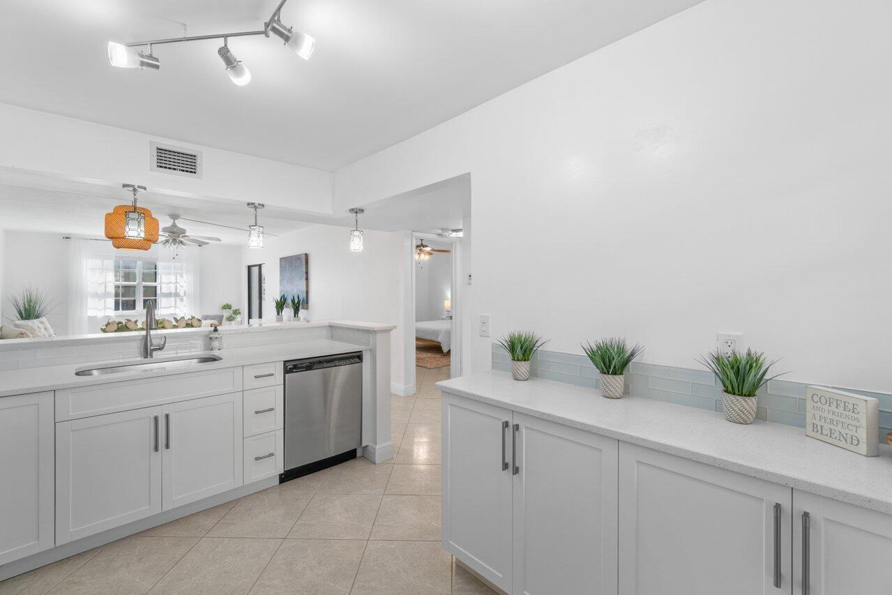 1700 Dover Road, Unit 110A Delray Beach, FL 33445 - Photo 14 of 33 015-1700DoverRoad-DelrayBeach-FL-33445-S