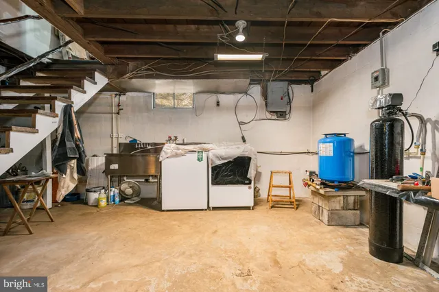 a view of a storage & utility room