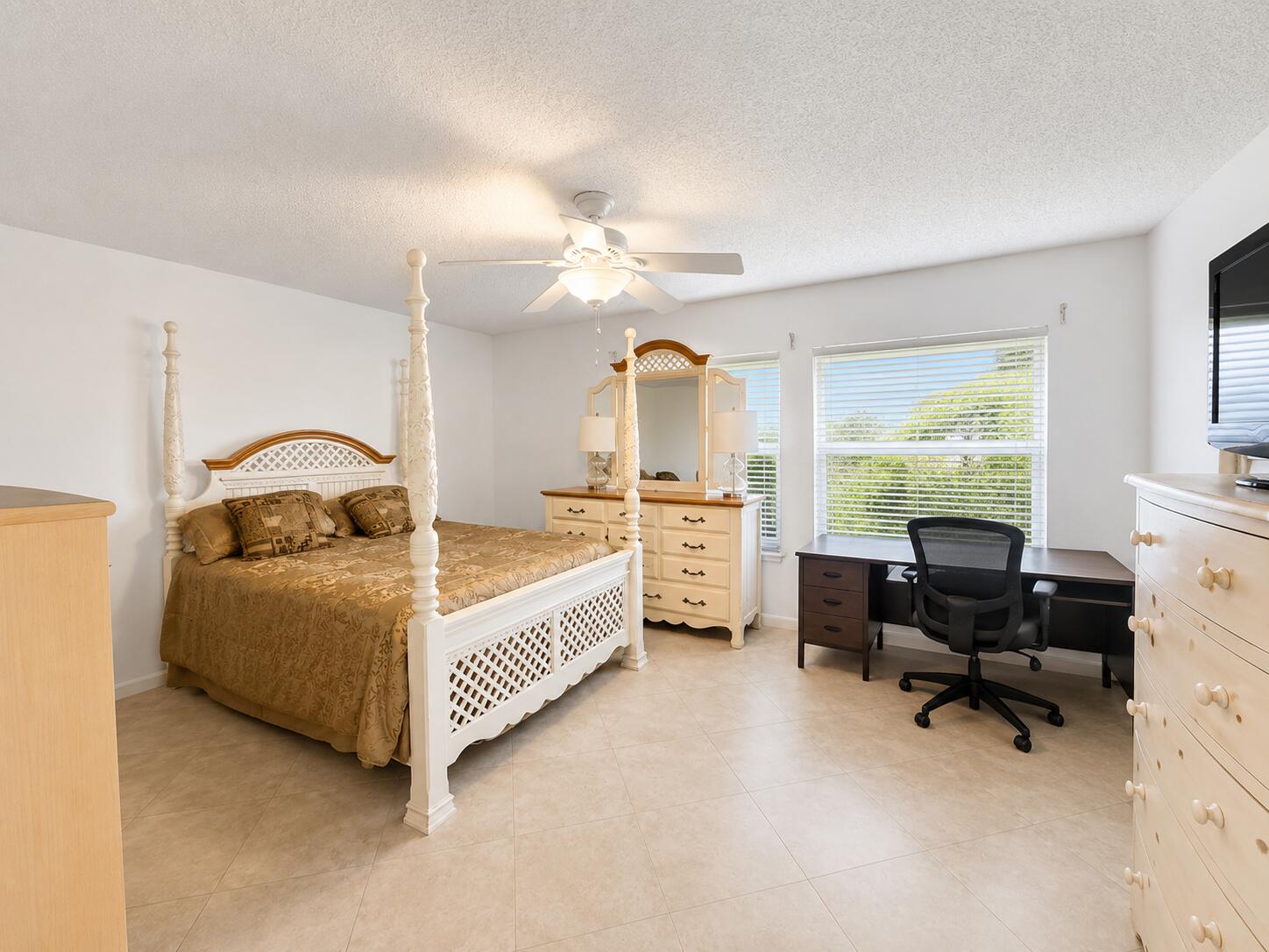 10633 Greenbriar Court Boca Raton, FL 33498 - Photo 13 of 18 36DA24DB-4C36-45BF-BCC0-5085B86FAD81