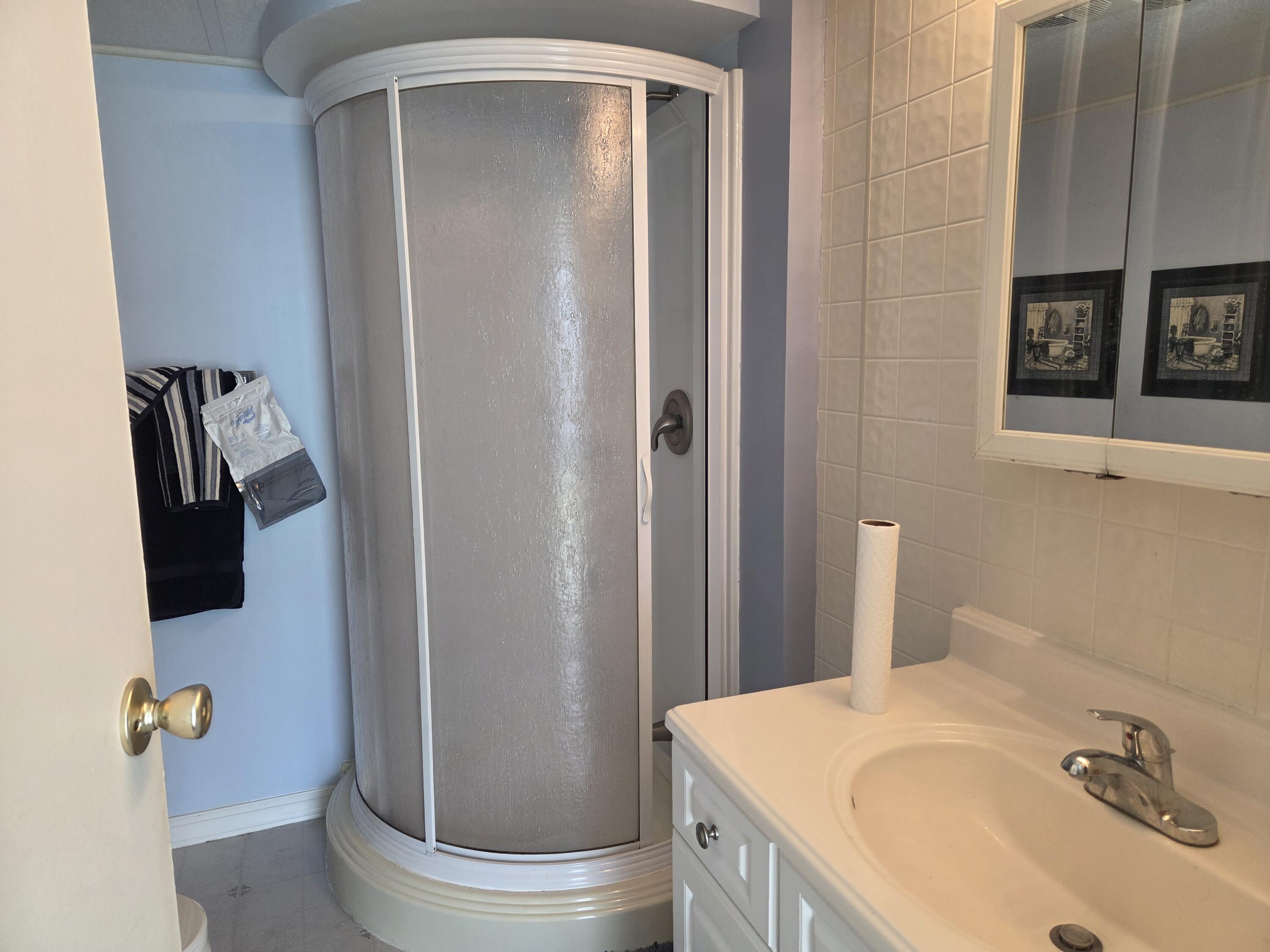 7667 Southeast Swan Avenue Hobe Sound, FL 33455 - Photo 10 of 15 bathroom