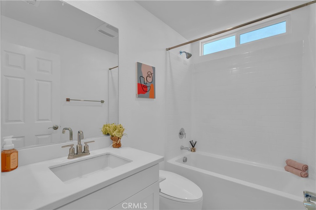 24915 Gulfstream Lane Moreno Valley, CA 92553 - Photo 18 of 60 Dowstairs full bathroom