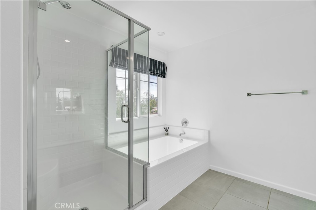 24915 Gulfstream Lane Moreno Valley, CA 92553 - Photo 23 of 60 Primary in-suite bathroom