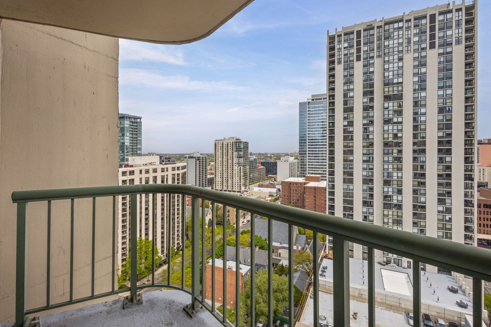 111 West Maple Street, Unit 1807 Chicago, IL 60610 - Photo 7 of 36