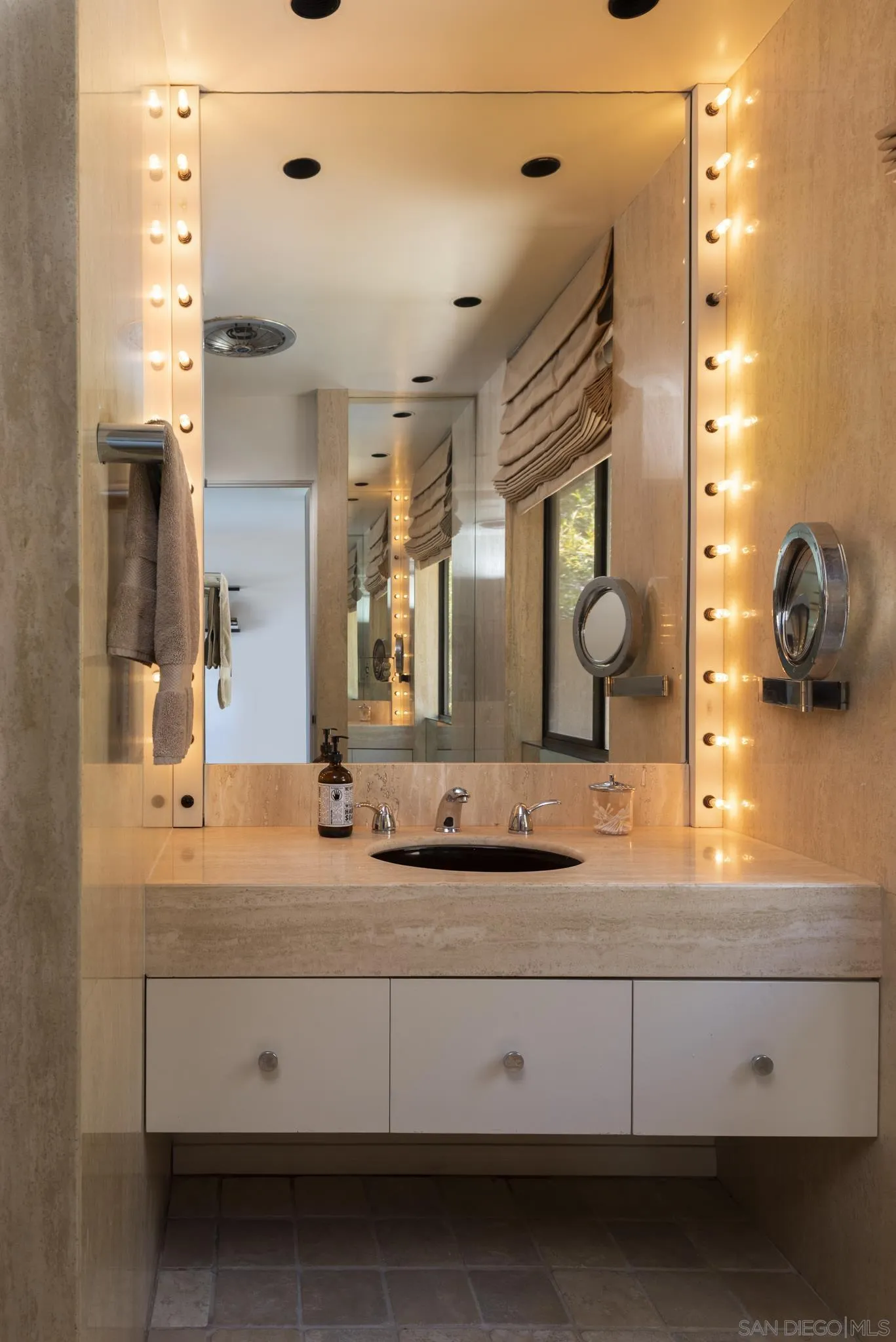 2032 Playa Road Carlsbad, CA 92009 - Photo 40 of 53 Gallery Image 40