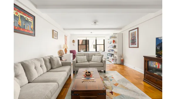 $829,000 | 235 East 73rd Street, Unit 2H | Lenox Hill