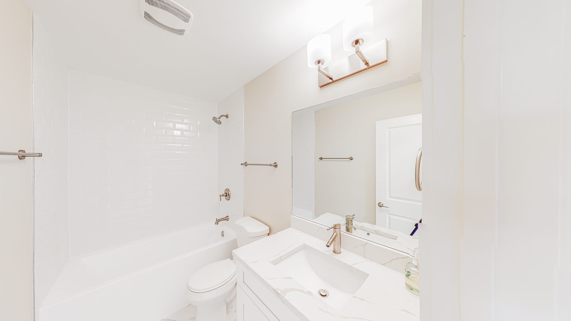 516 Highlands Parkway Itasca, IL 60143 - Photo 16 of 18 a bathroom with a sink a toilet and shower