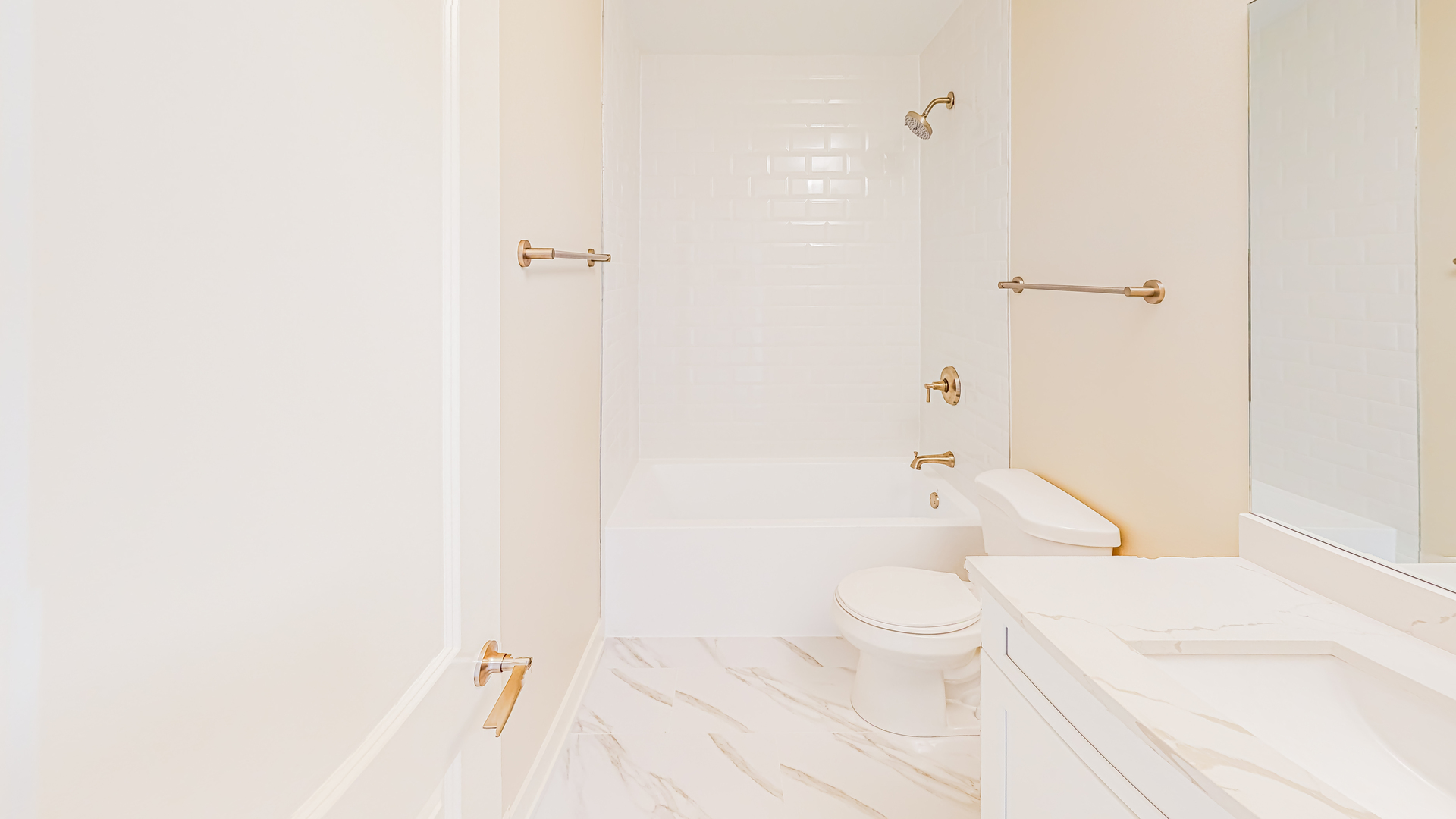 516 Highlands Parkway Itasca, IL 60143 - Photo 17 of 18 a bathroom with a sink a toilet and shower
