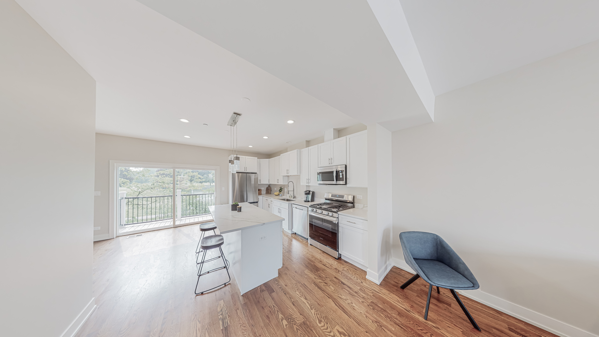 516 Highlands Parkway Itasca, IL 60143 - Photo 6 of 18 a kitchen with a table and chairs in it
