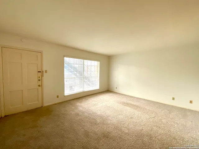 $750 | 8401 North New Braunfels Avenue, Unit 212, San Antonio, TX 78209