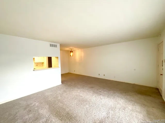 $750 | 8401 North New Braunfels Avenue, Unit 212, San Antonio, TX 78209