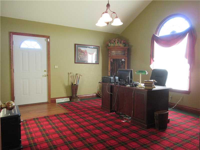 675 Freeport Road Freeport, PA 16229 - Photo 13 of 25 Executive Office/Suite.
