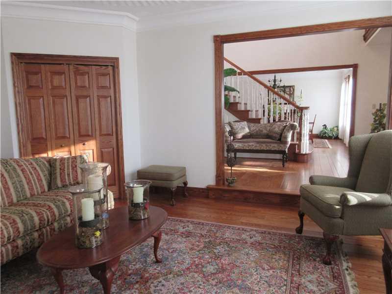 675 Freeport Road Freeport, PA 16229 - Photo 7 of 25 Living Room.