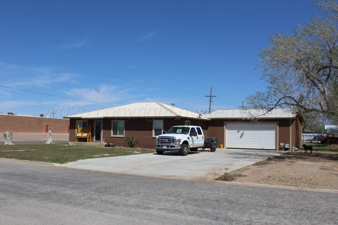 340 Ave A Hereford, TX 79045 - Photo 3 of 13 IMG_0609