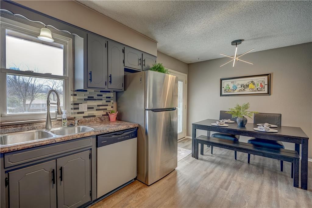 2204 Southwest Keystone Place Blue Springs, MO 64014 - Photo 16 of 34