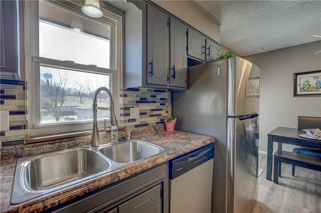 2204 Southwest Keystone Place Blue Springs, MO 64014 - Photo 17 of 34