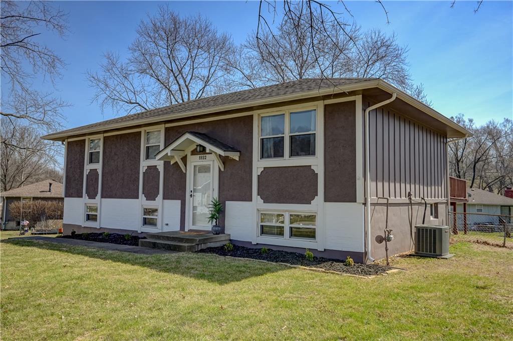 2204 Southwest Keystone Place Blue Springs, MO 64014 - Photo 3 of 34