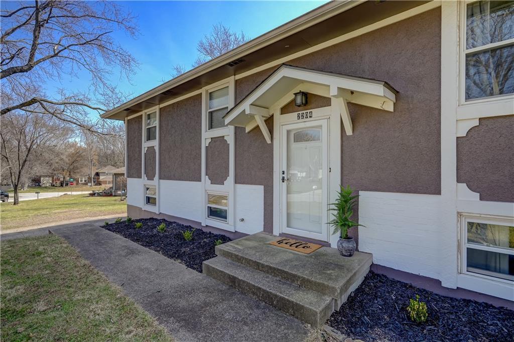 2204 Southwest Keystone Place Blue Springs, MO 64014 - Photo 4 of 34