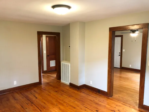 $1,200 | 903 West Market Street, Decherd, TN 37324
